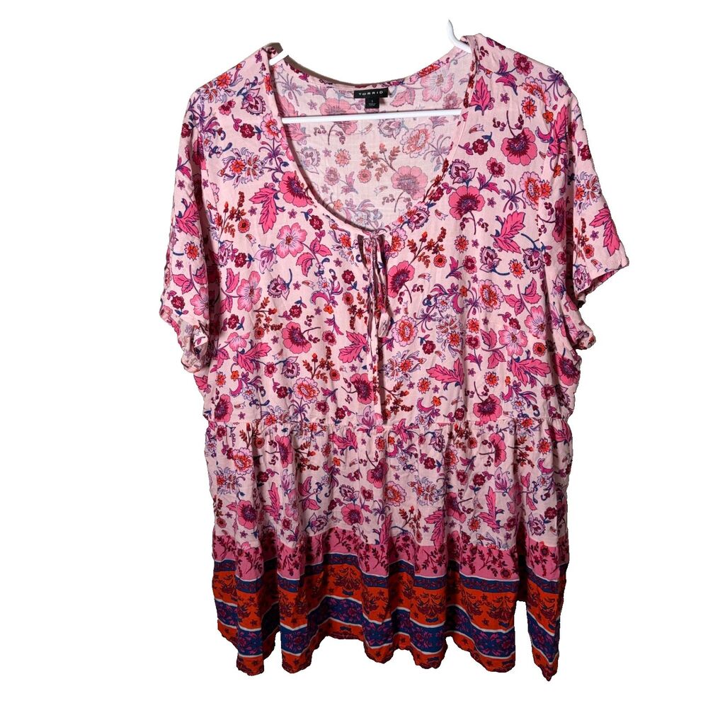 Torrid Blouse Women's 1X Pink Floral Short Sleeve Round Neck Artsy Colorful Top